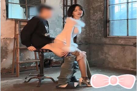 明星颜值反差女神〖sunwall〗地铁里的小荡妇勾引陌生人洗手间偷偷打炮 不敢出声紧张刺激